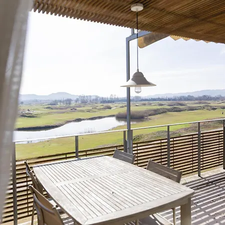 The Golf With Balcony Apartment *