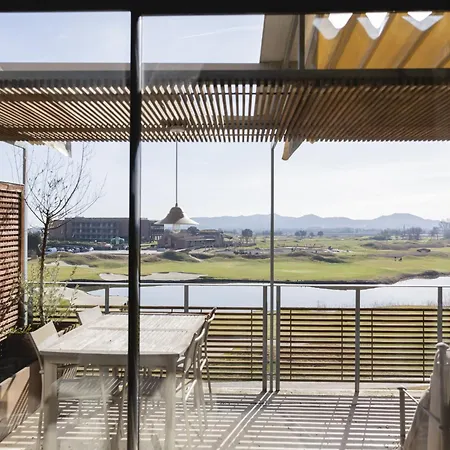 The Golf With Balcony Apartment *
